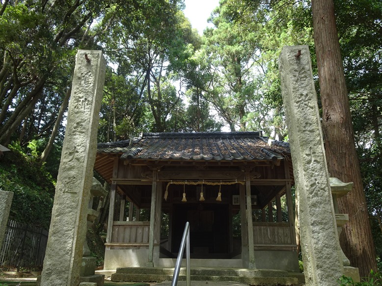 竹原古墳に建つ神社