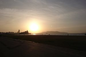 能古島に沈む夕陽と波の音