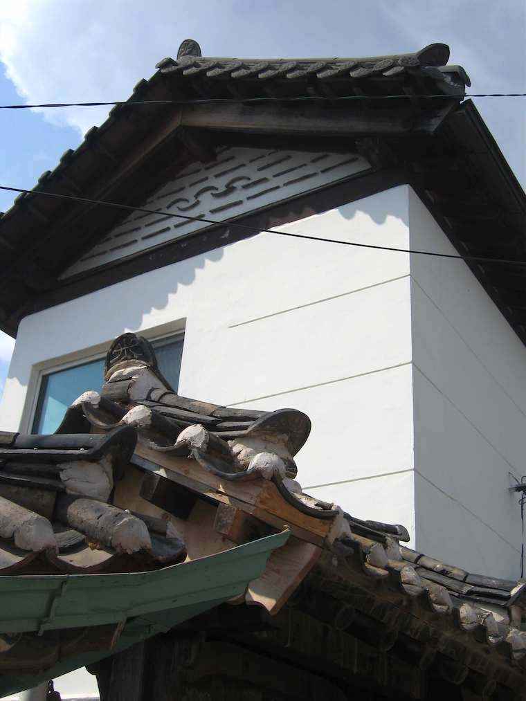 ソウル北村の街並みの屋根新旧