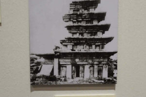益山弥勒寺の古い石塔写真パネル