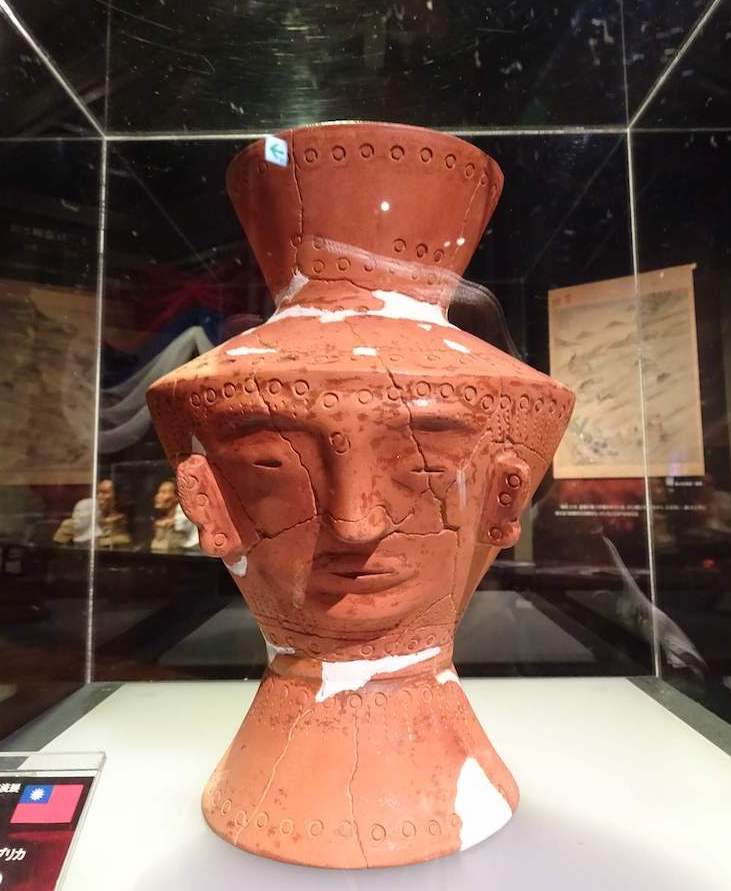 十三行遺跡の人面土器。西都原考古博物館の特別展にて