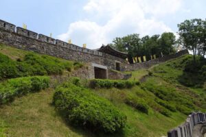 公山城の城壁と門